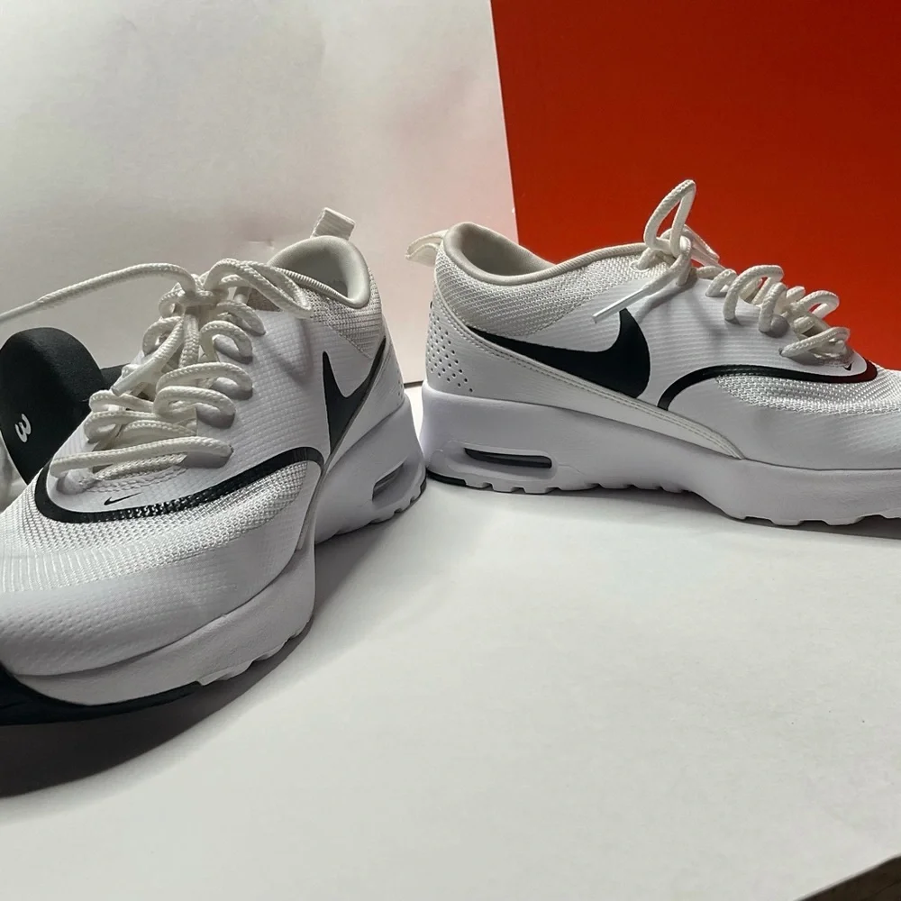 #40 NWT WHITE AND BLACK SHOES SIZE 7.5 - Picture 5 of 7